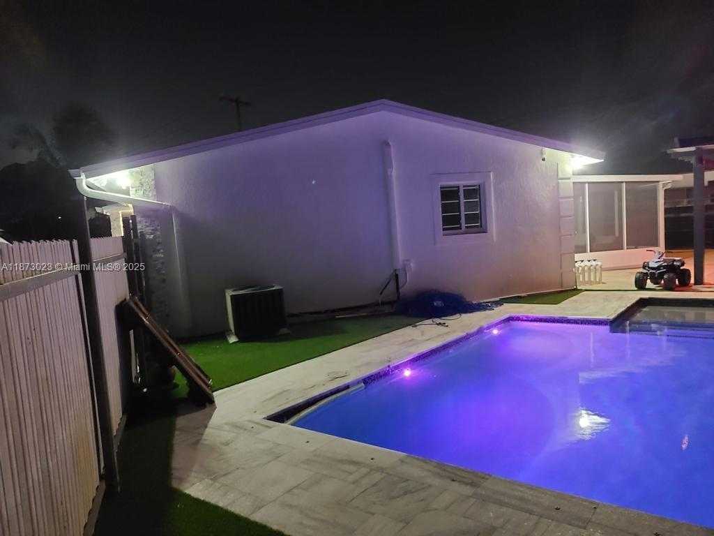 Small Image of 18120 NORTH WEST 49TH AVE, Miami Gardens Number 25