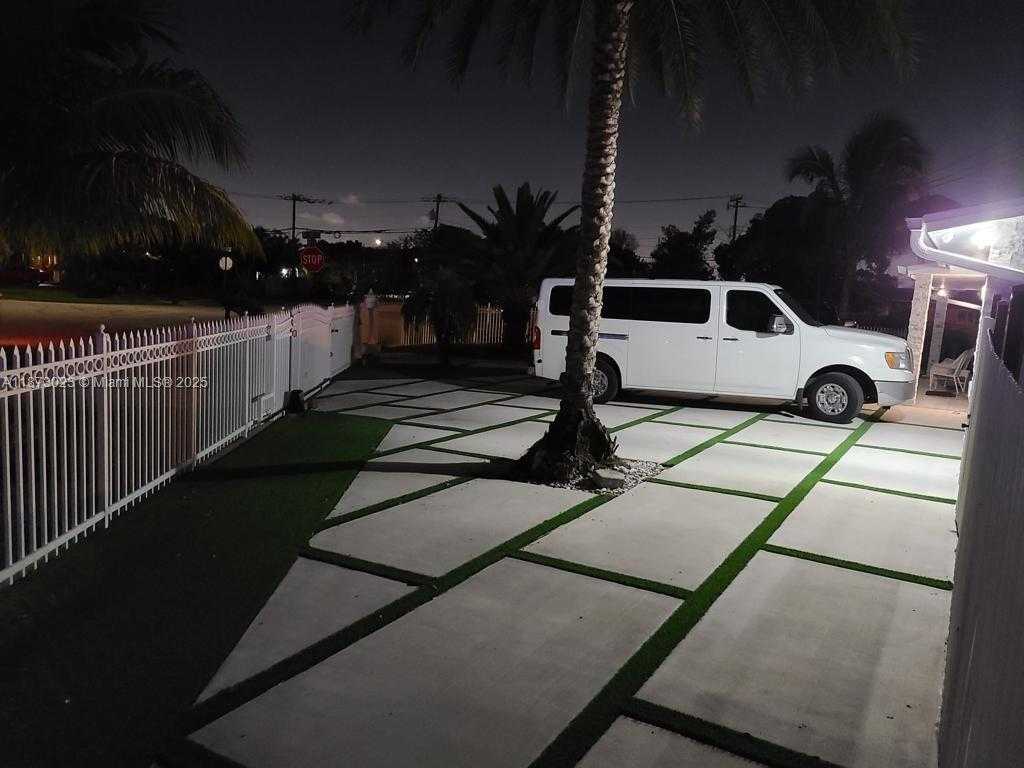 Small Image of 18120 NORTH WEST 49TH AVE, Miami Gardens Number 3