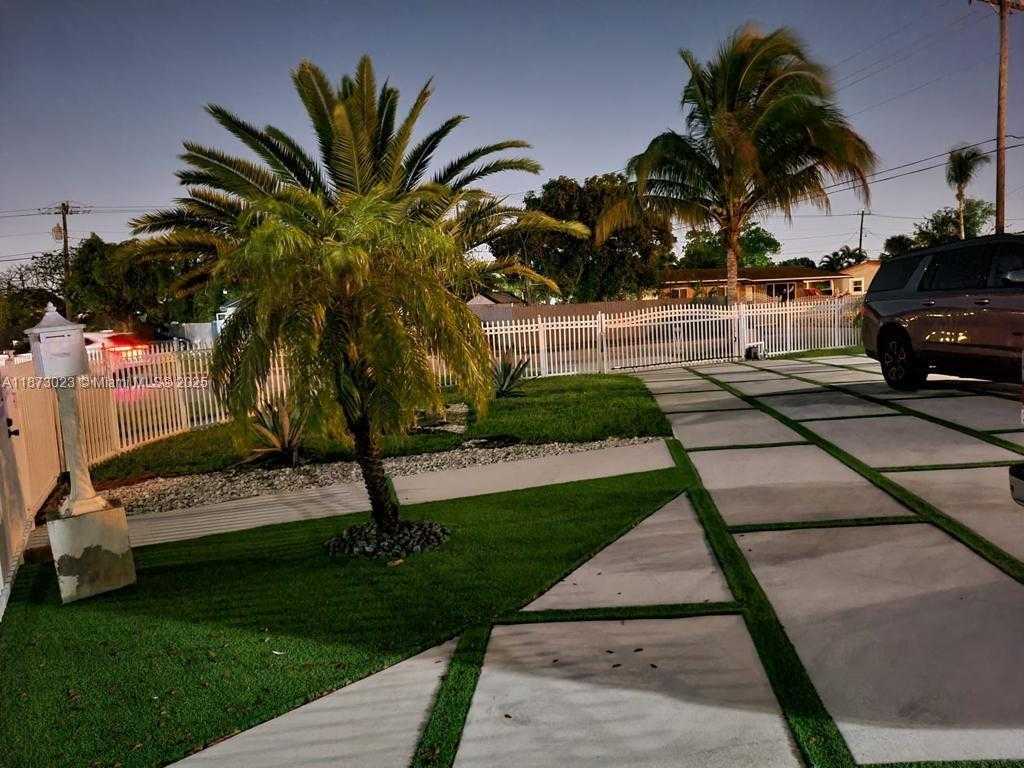 Small Image of 18120 NORTH WEST 49TH AVE, Miami Gardens Number 5