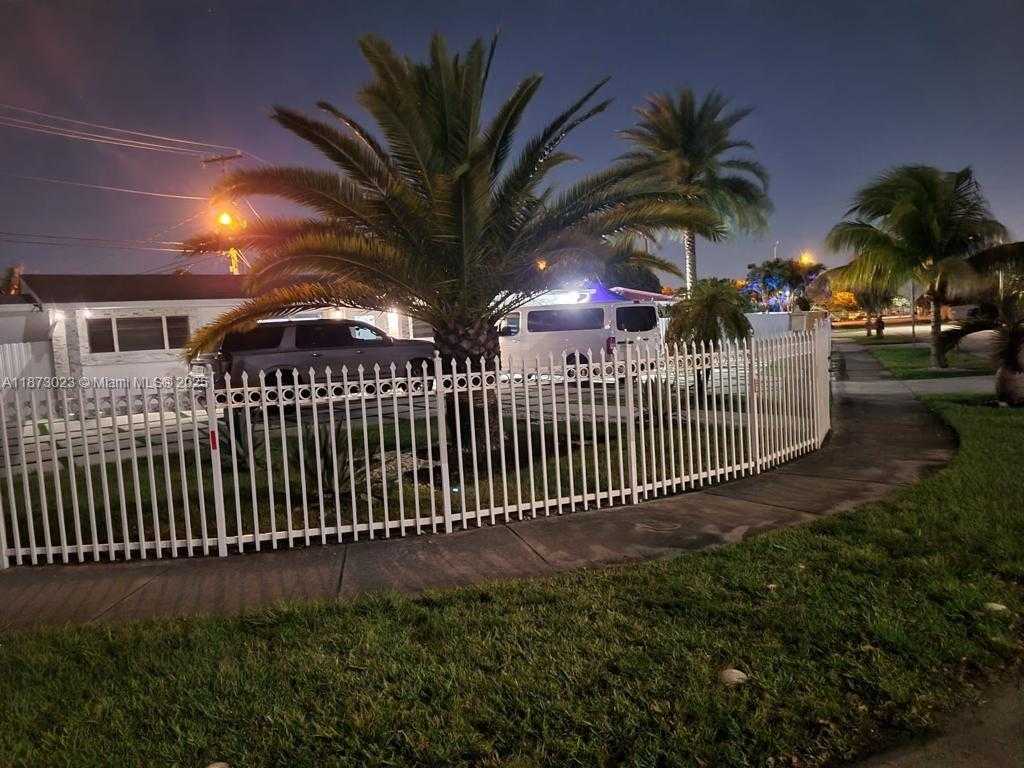 Small Image of 18120 NORTH WEST 49TH AVE, Miami Gardens Number 6