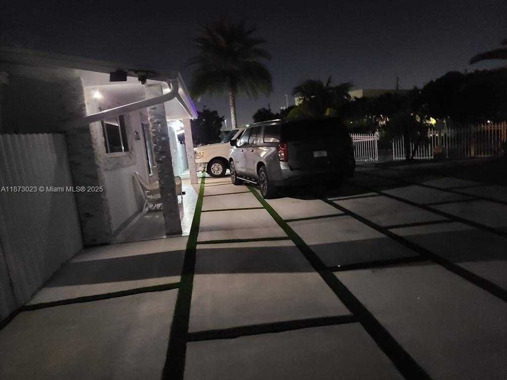 Small Image of 18120 NORTH WEST 49TH AVE, Miami Gardens Number 8