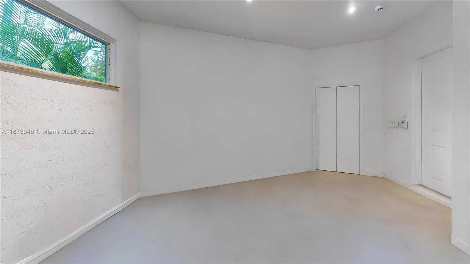 Small Image of 2101 TIGERTAIL AVE, Miami Number 11