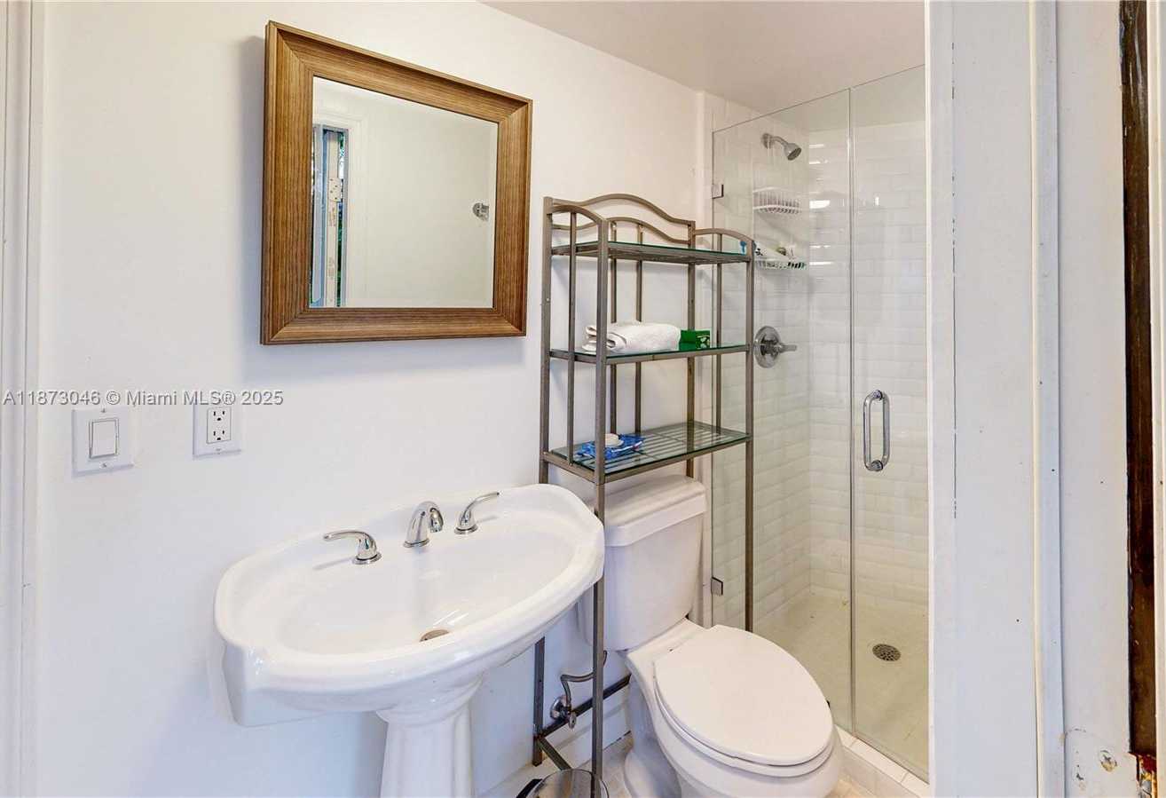 Small Image of 2101 TIGERTAIL AVE, Miami Number 12