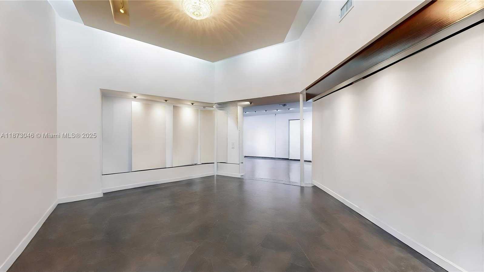 Small Image of 2101 TIGERTAIL AVE, Miami Number 16