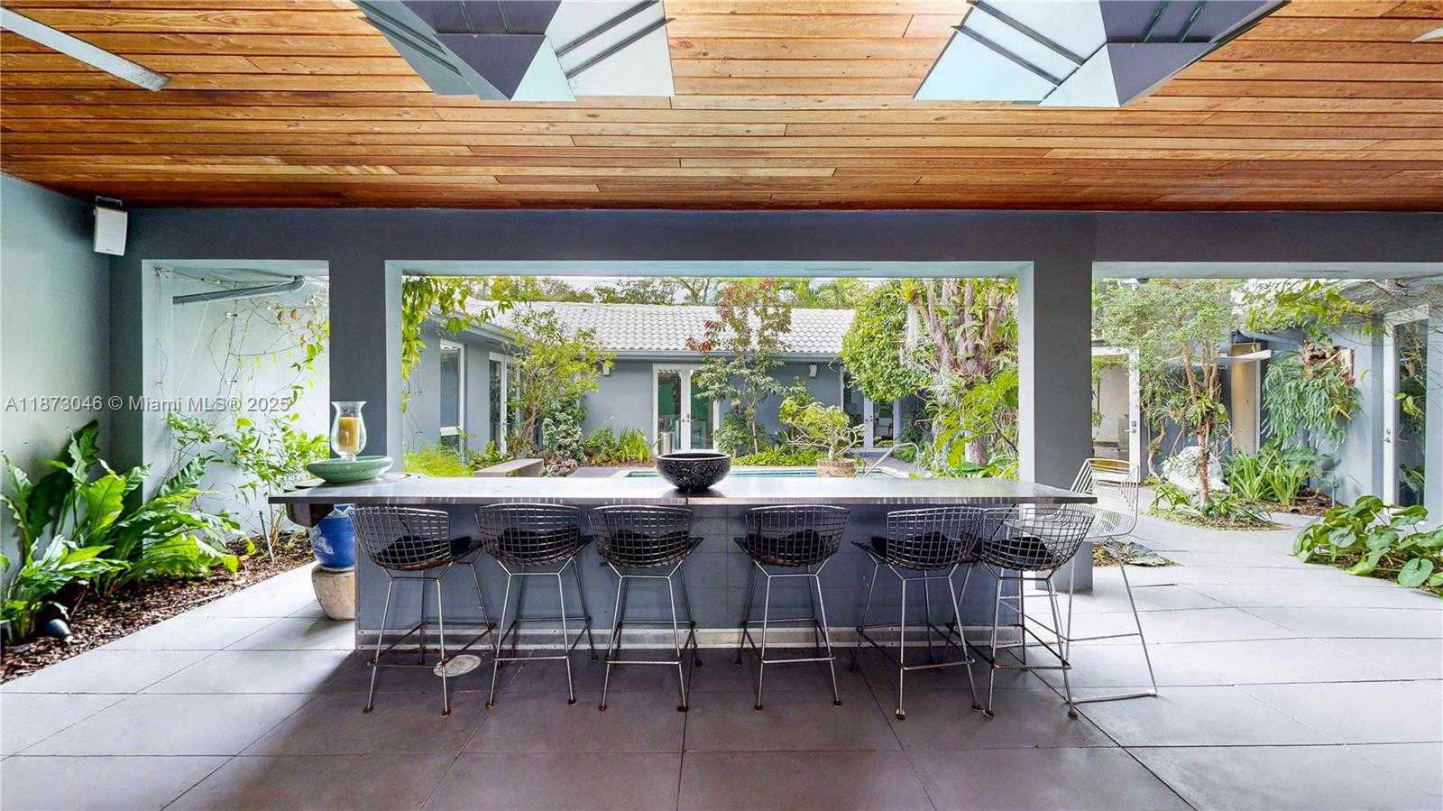 Small Image of 2101 TIGERTAIL AVE, Miami Number 3