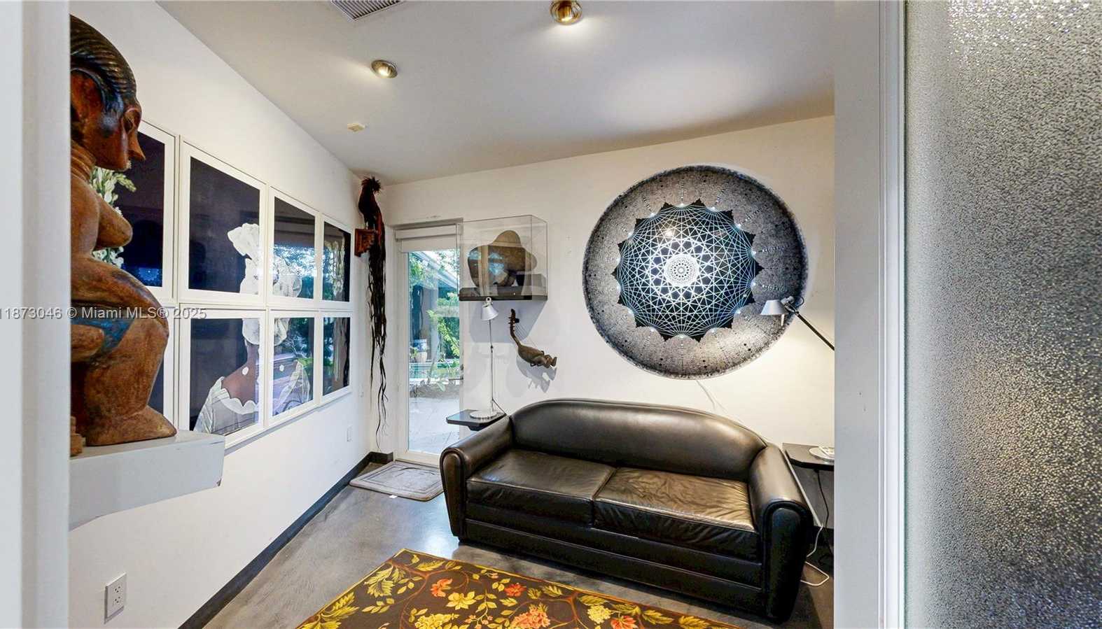 Small Image of 2101 TIGERTAIL AVE, Miami Number 30