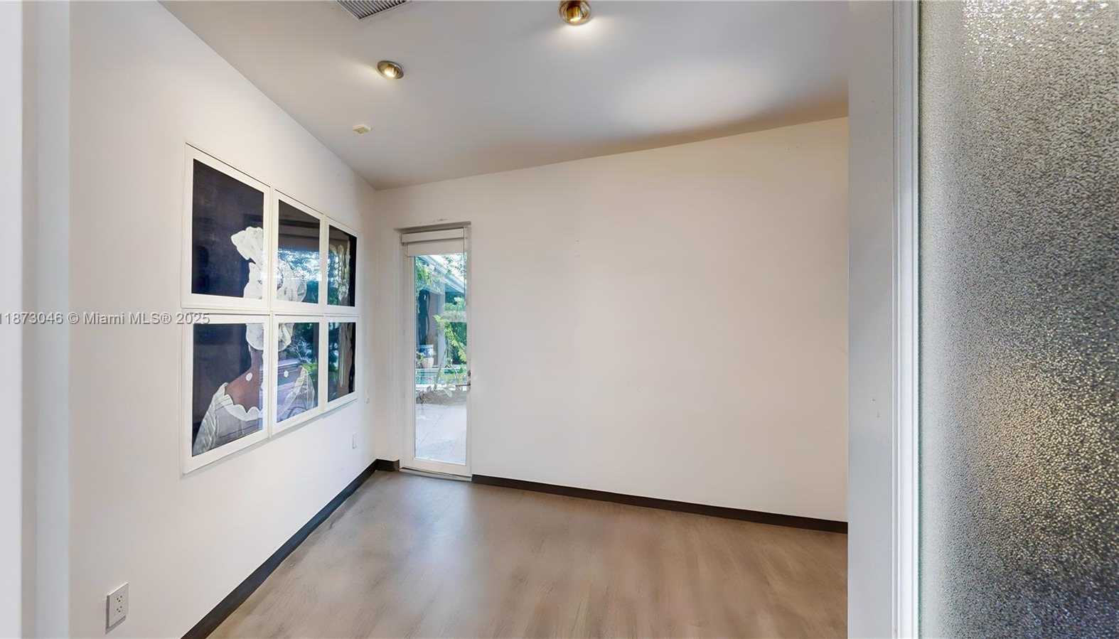 Small Image of 2101 TIGERTAIL AVE, Miami Number 31