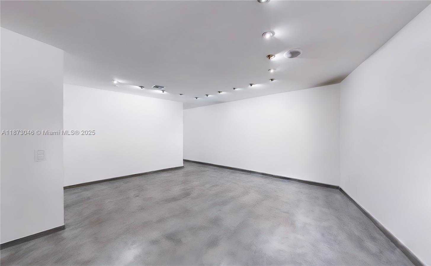 Small Image of 2101 TIGERTAIL AVE, Miami Number 35