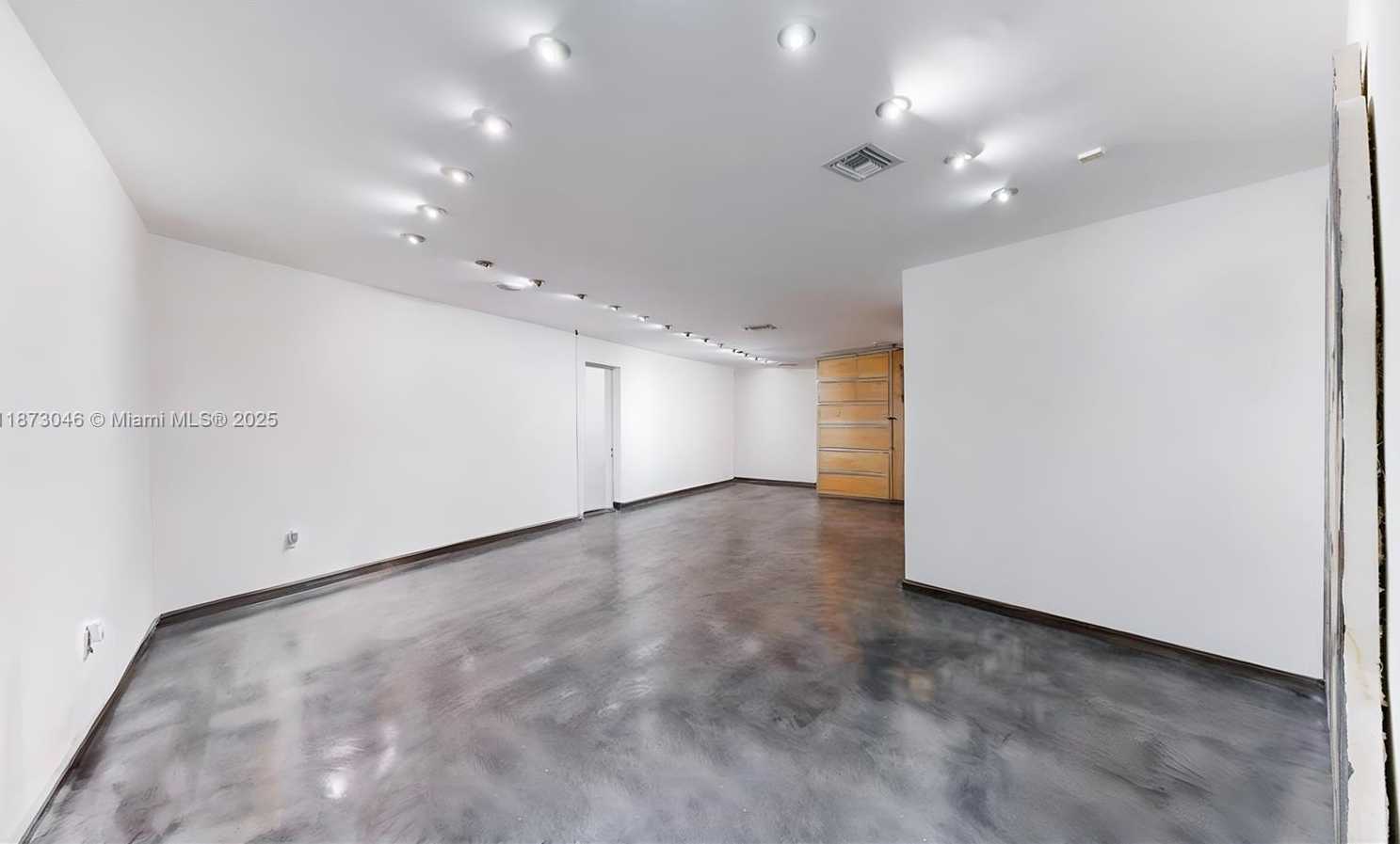 Small Image of 2101 TIGERTAIL AVE, Miami Number 37