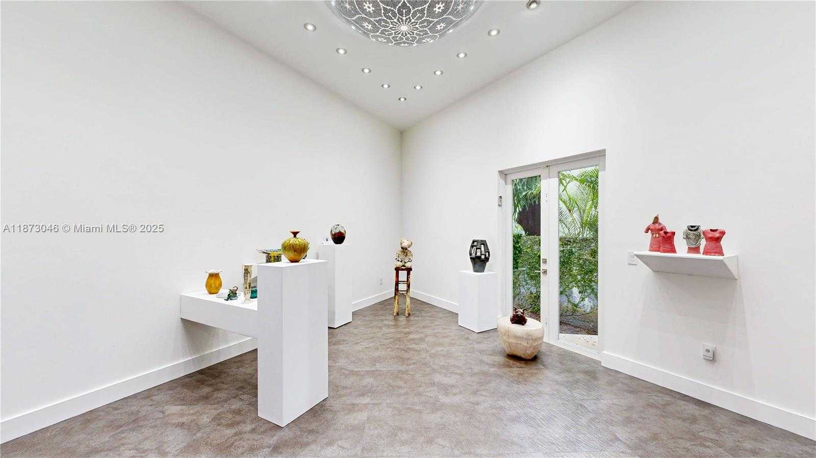 Small Image of 2101 TIGERTAIL AVE, Miami Number 38