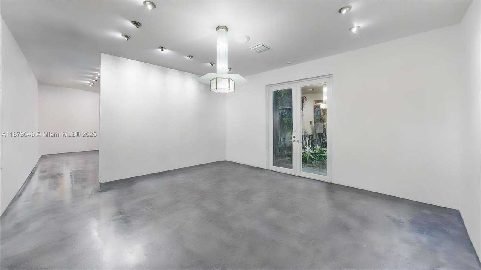 Small Image of 2101 TIGERTAIL AVE, Miami Number 46