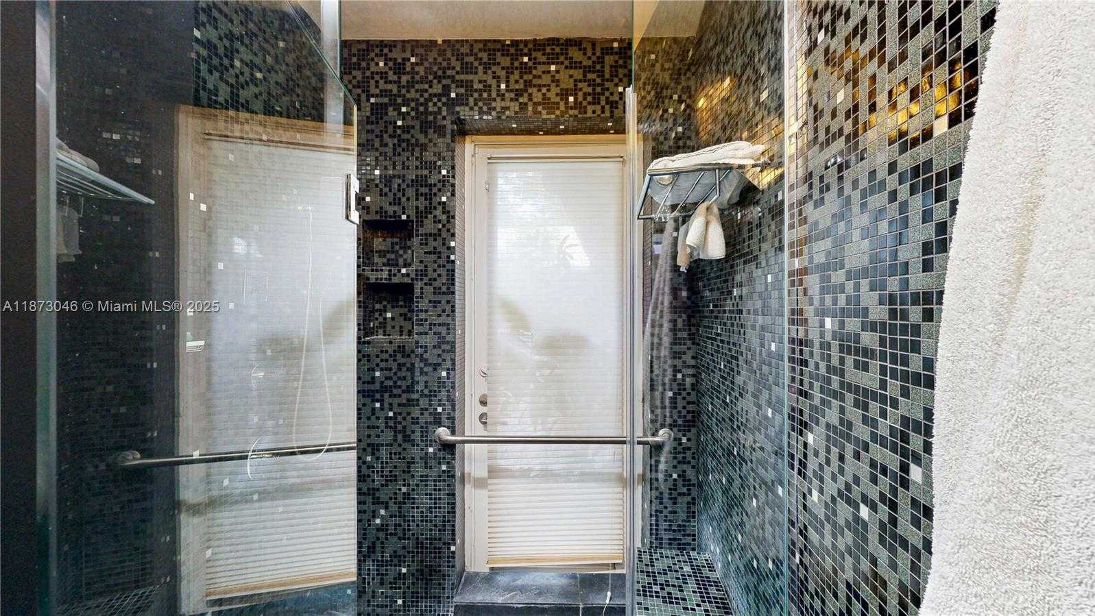 Small Image of 2101 TIGERTAIL AVE, Miami Number 53