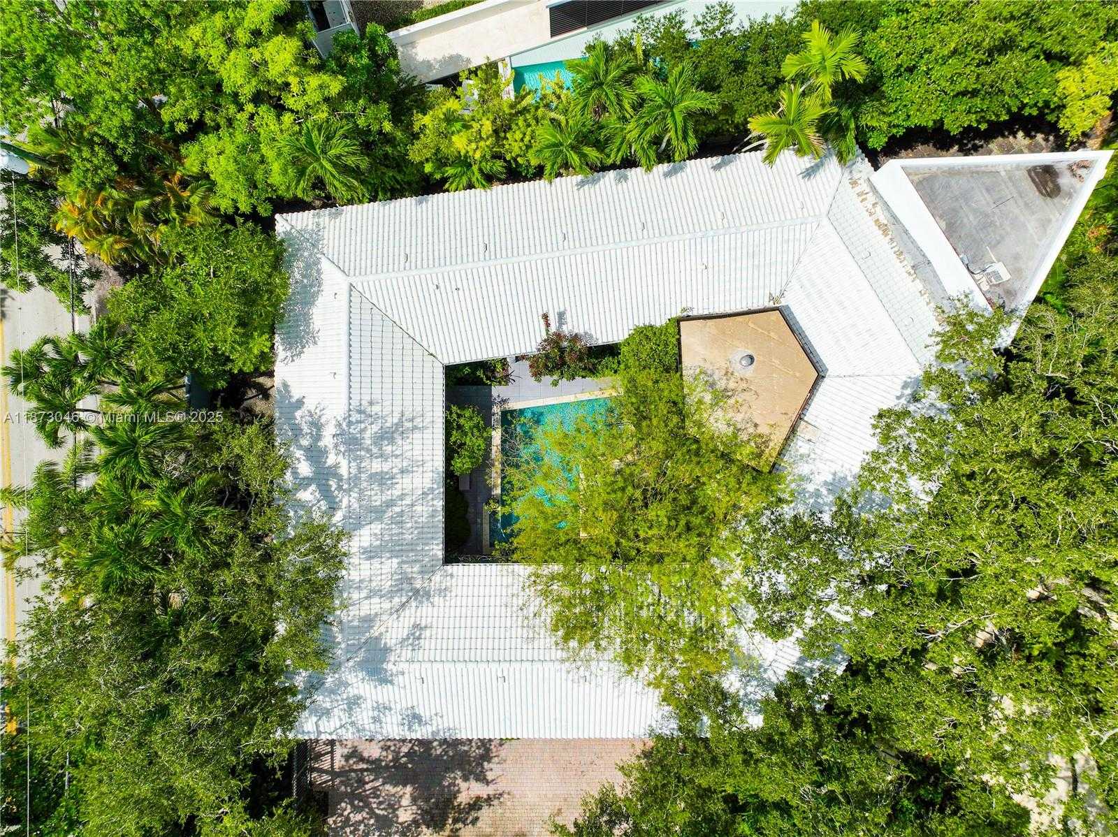 Small Image of 2101 TIGERTAIL AVE, Miami Number 69