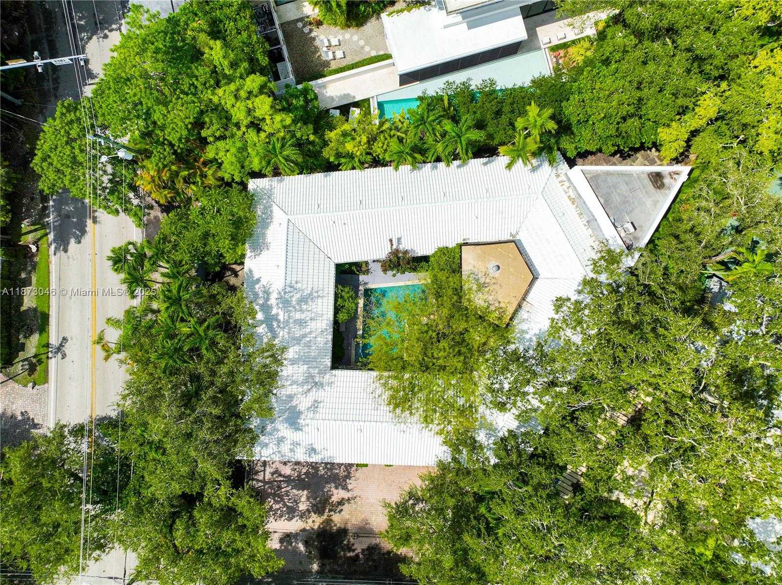 Small Image of 2101 TIGERTAIL AVE, Miami Number 70