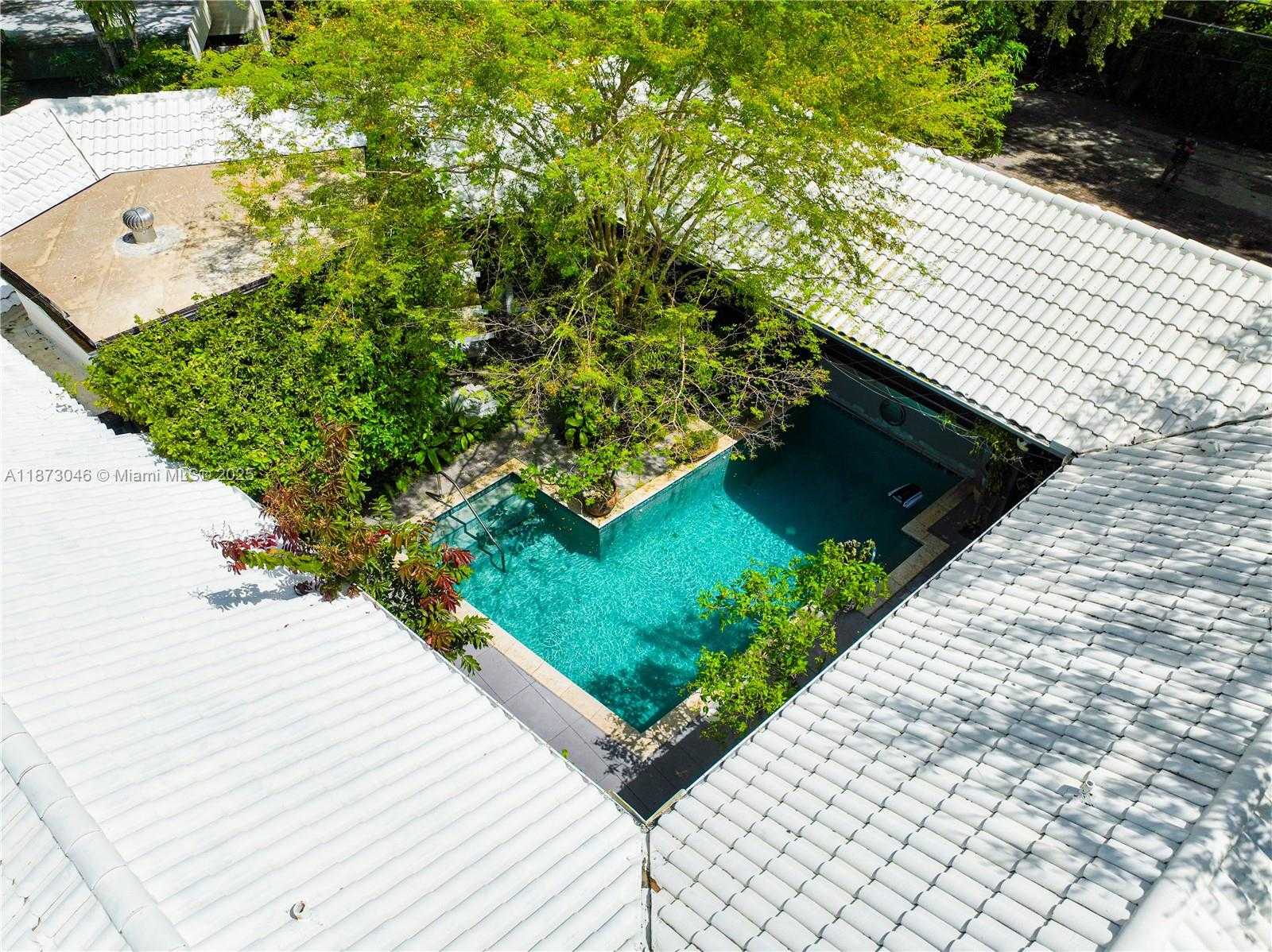 Small Image of 2101 TIGERTAIL AVE, Miami Number 71