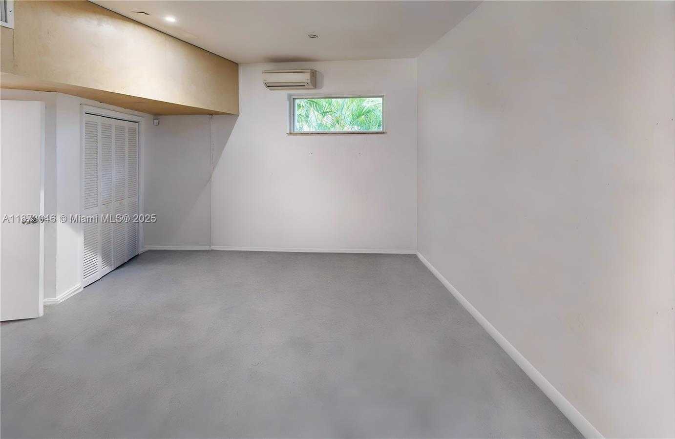 Small Image of 2101 TIGERTAIL AVE, Miami Number 9