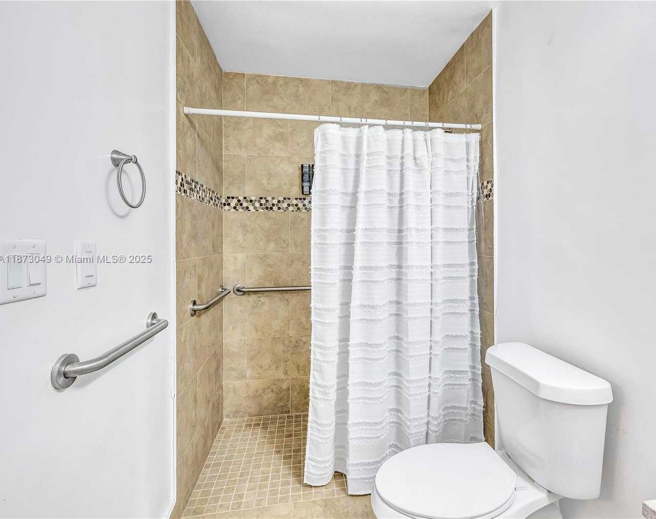 Small Image of 3211 CALLE LARGO DR, Hollywood Number 16