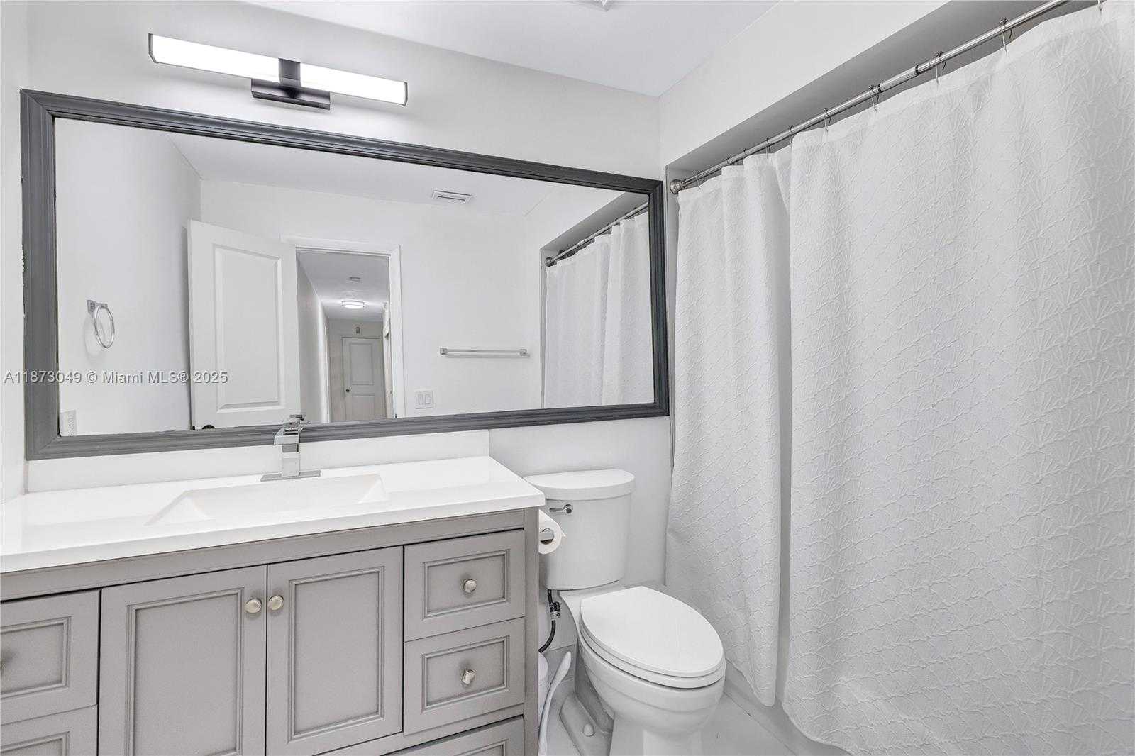 Small Image of 3211 CALLE LARGO DR, Hollywood Number 19