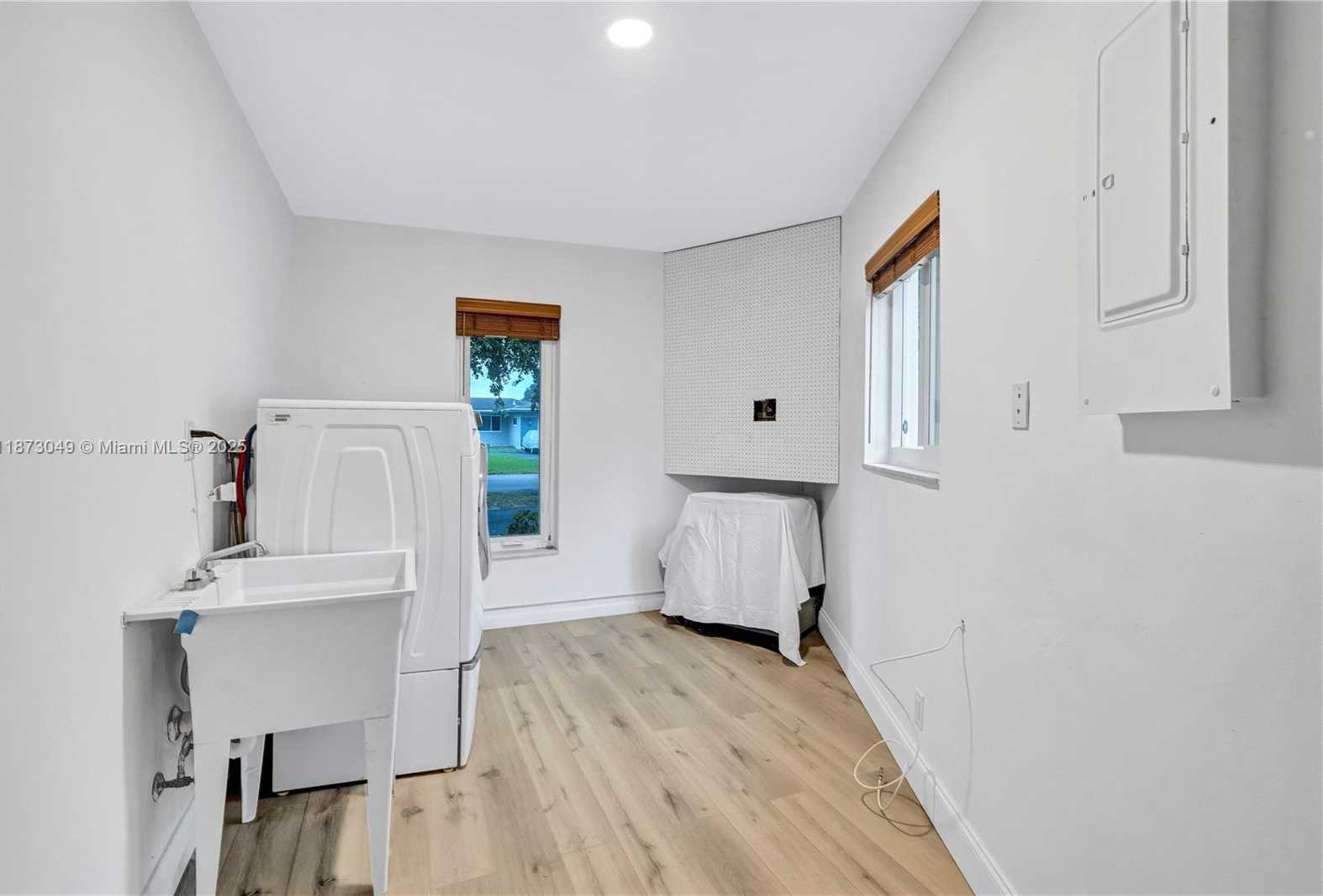 Small Image of 3211 CALLE LARGO DR, Hollywood Number 22