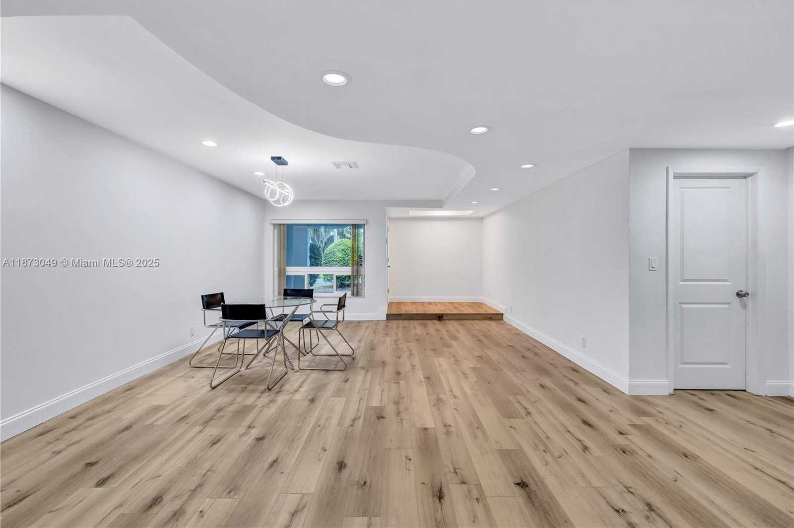 Small Image of 3211 CALLE LARGO DR, Hollywood Number 7