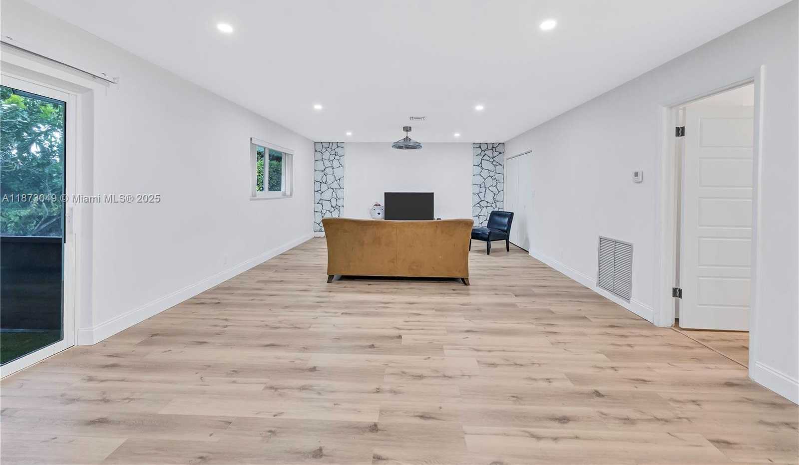 Small Image of 3211 CALLE LARGO DR, Hollywood Number 8
