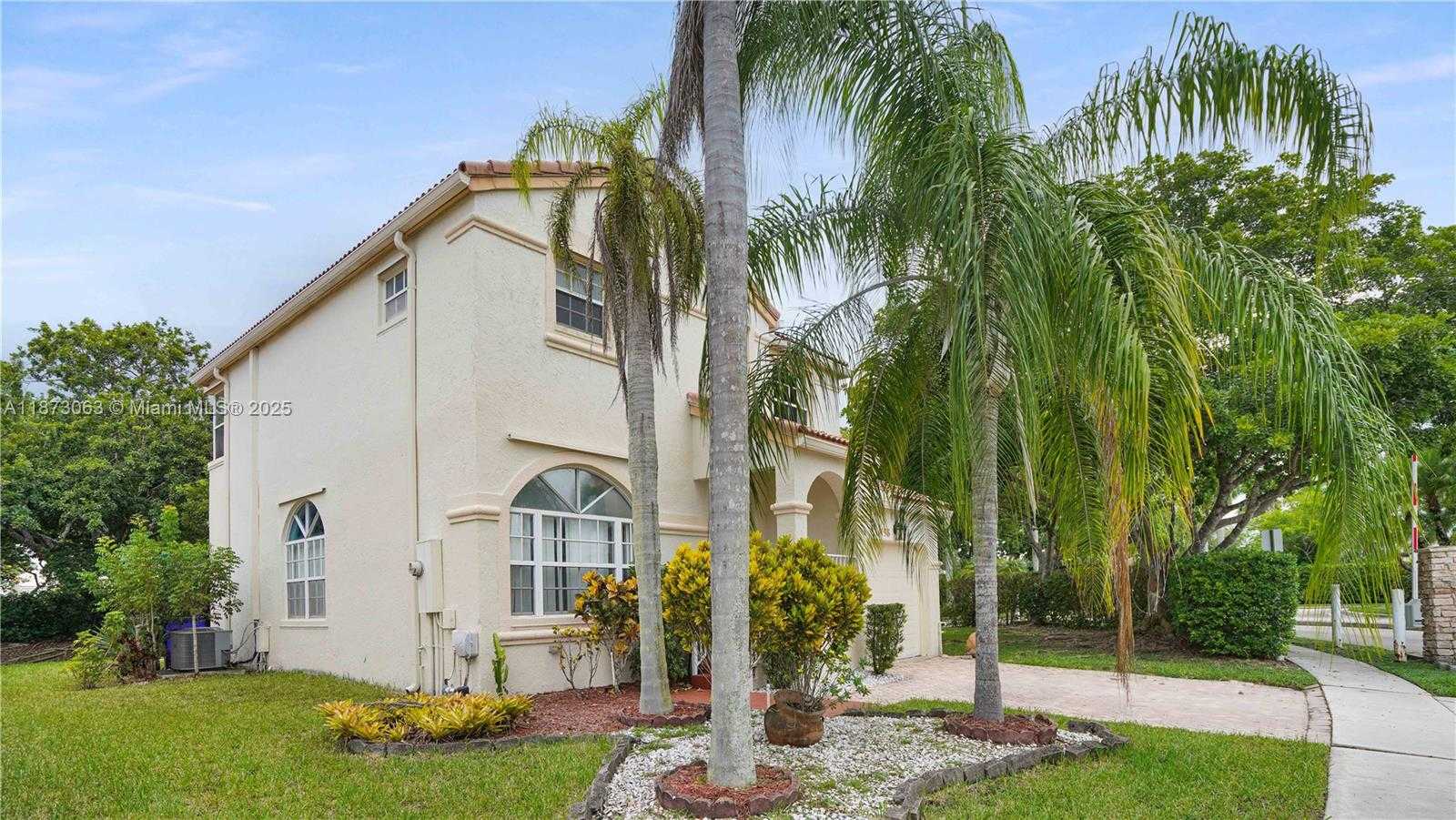 Small Image of 1498 NORTH WEST 153RD LN, Pembroke Pines Number 4