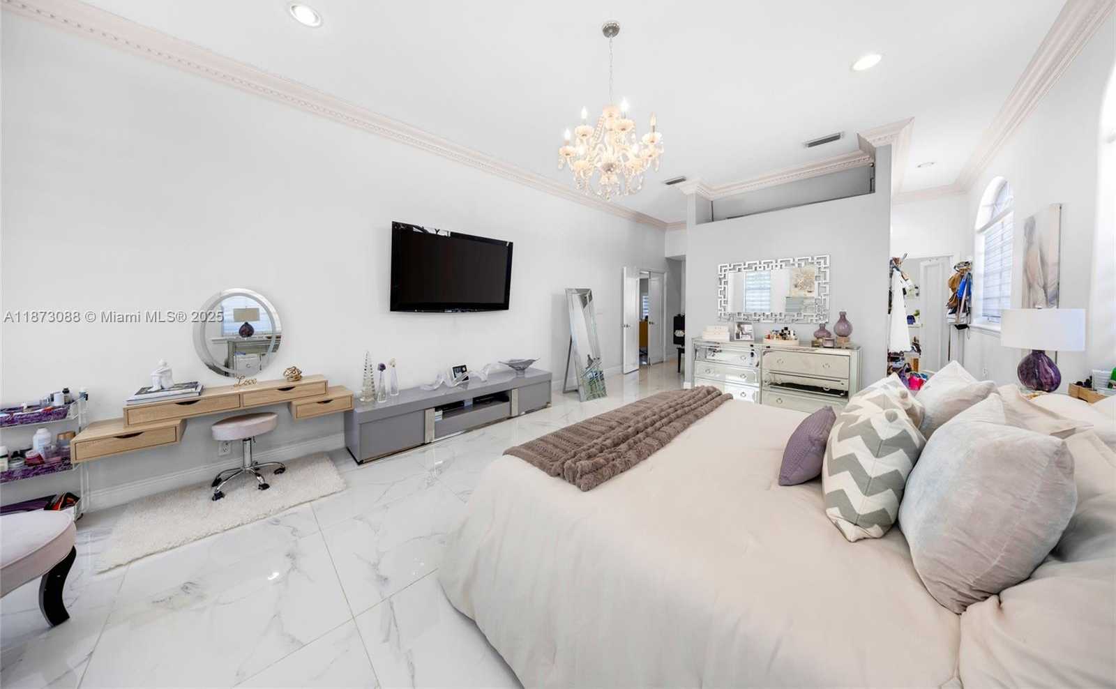 Small Image of 13215 SOUTH WEST 53RD ST, Miami Number 23