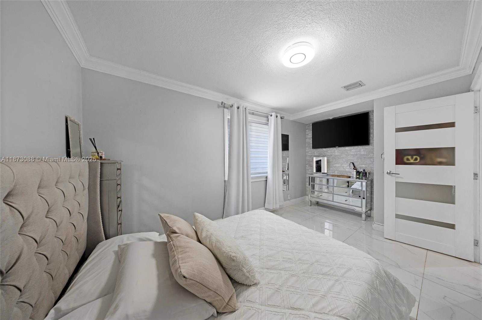 Small Image of 13215 SOUTH WEST 53RD ST, Miami Number 32