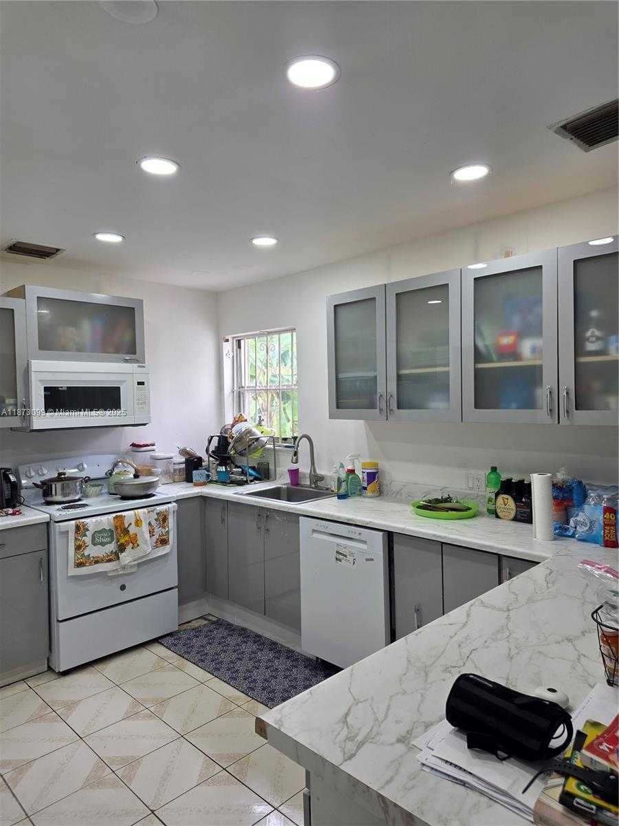 Small Image of 1010 NORTH WEST 196TH ST, Miami Gardens Number 3
