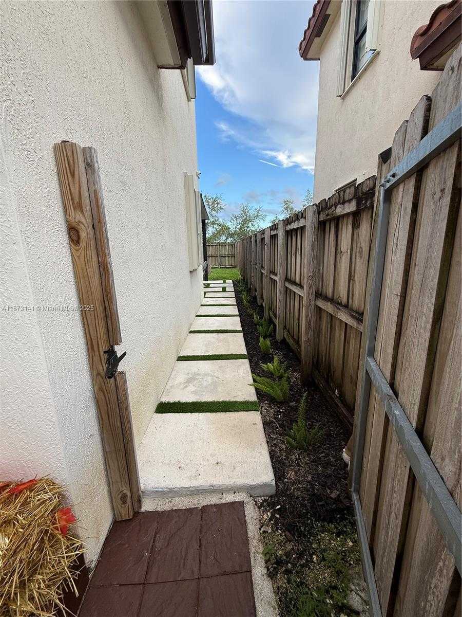 Small Image of 3372 SOUTH EAST 7TH CT, Homestead Number 27