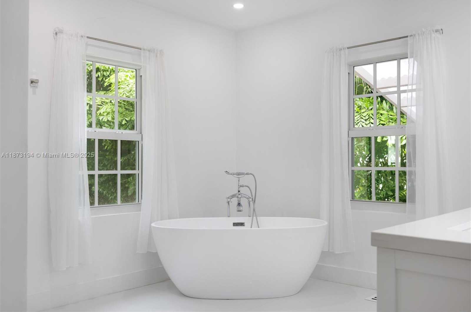 Small Image of 3951 PARK DR, Coconut Grove Number 13