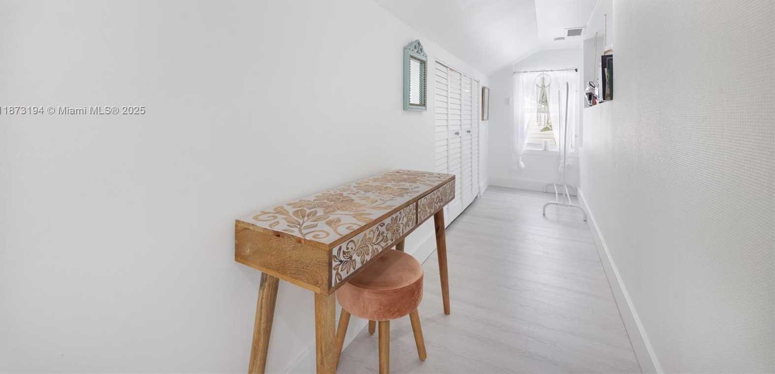 Small Image of 3951 PARK DR, Coconut Grove Number 17