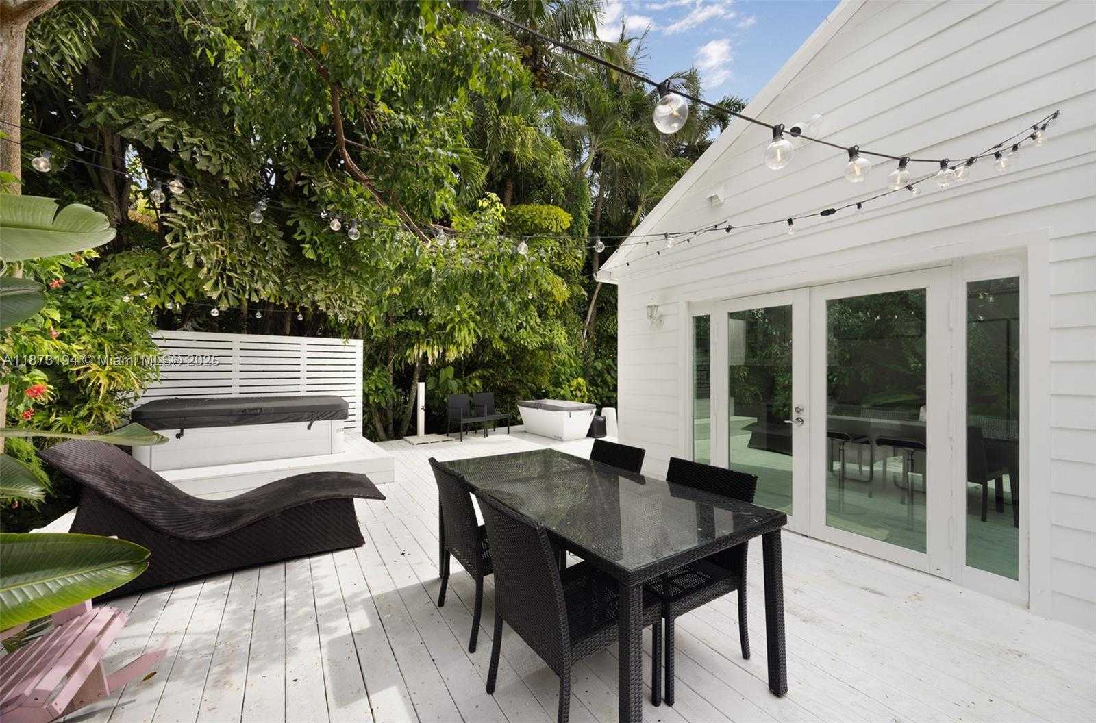 Small Image of 3951 PARK DR, Coconut Grove Number 22
