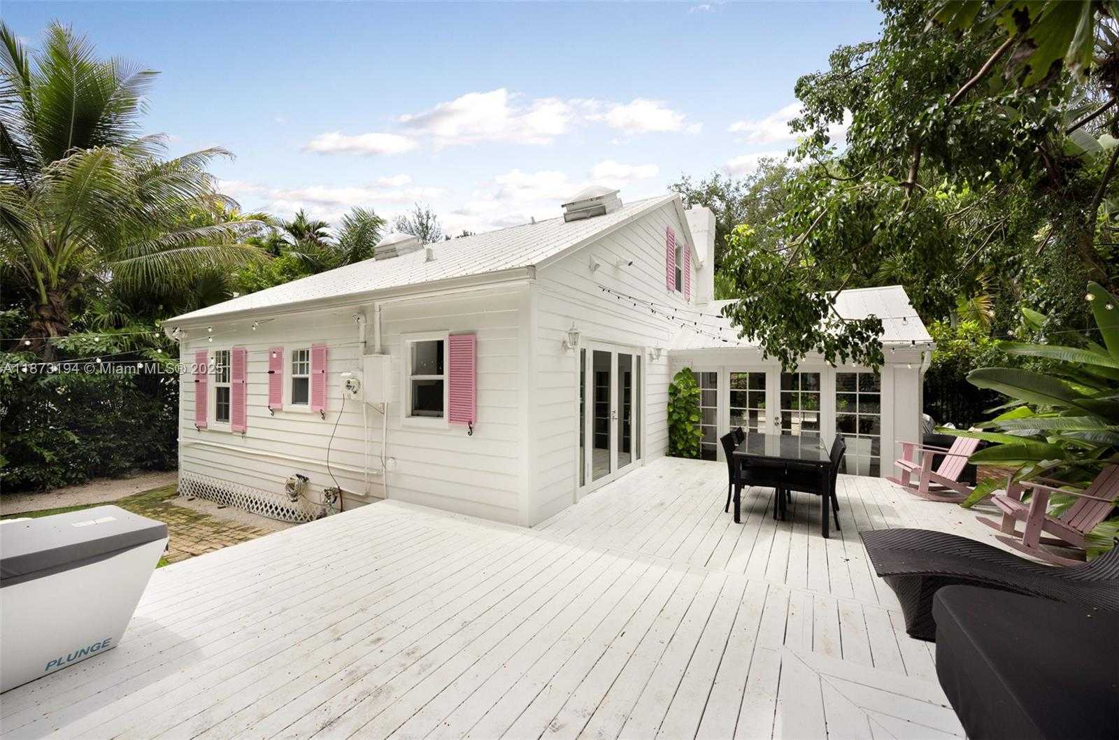 Small Image of 3951 PARK DR, Coconut Grove Number 23