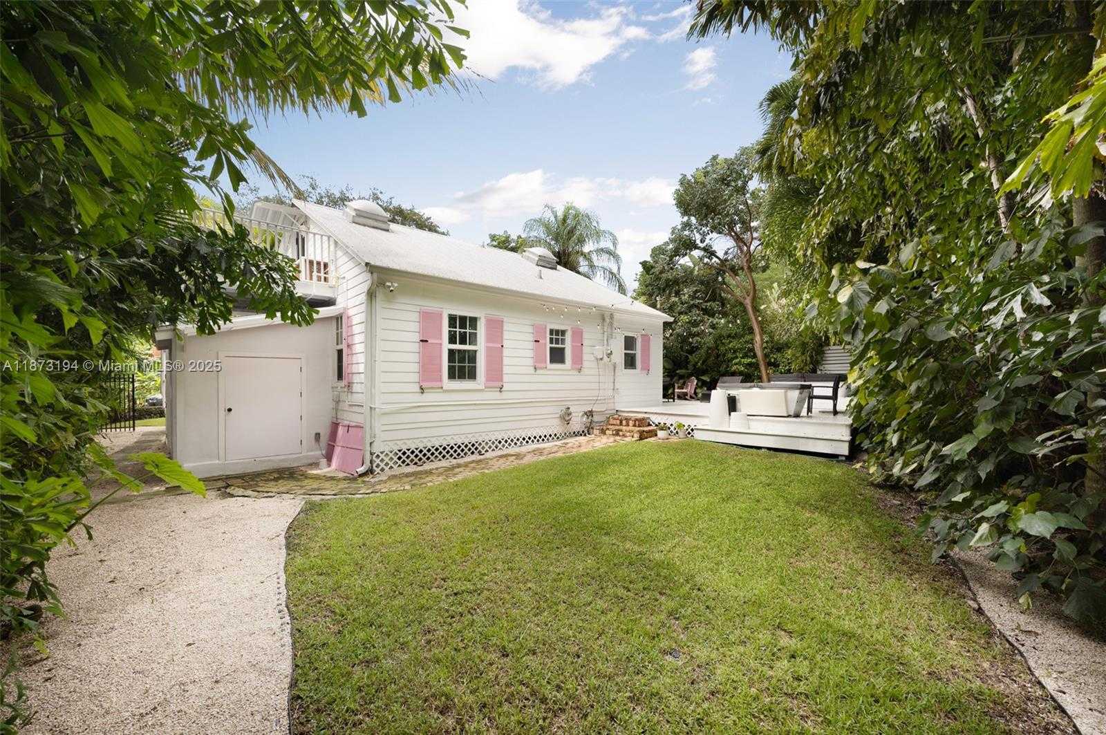 Small Image of 3951 PARK DR, Coconut Grove Number 24