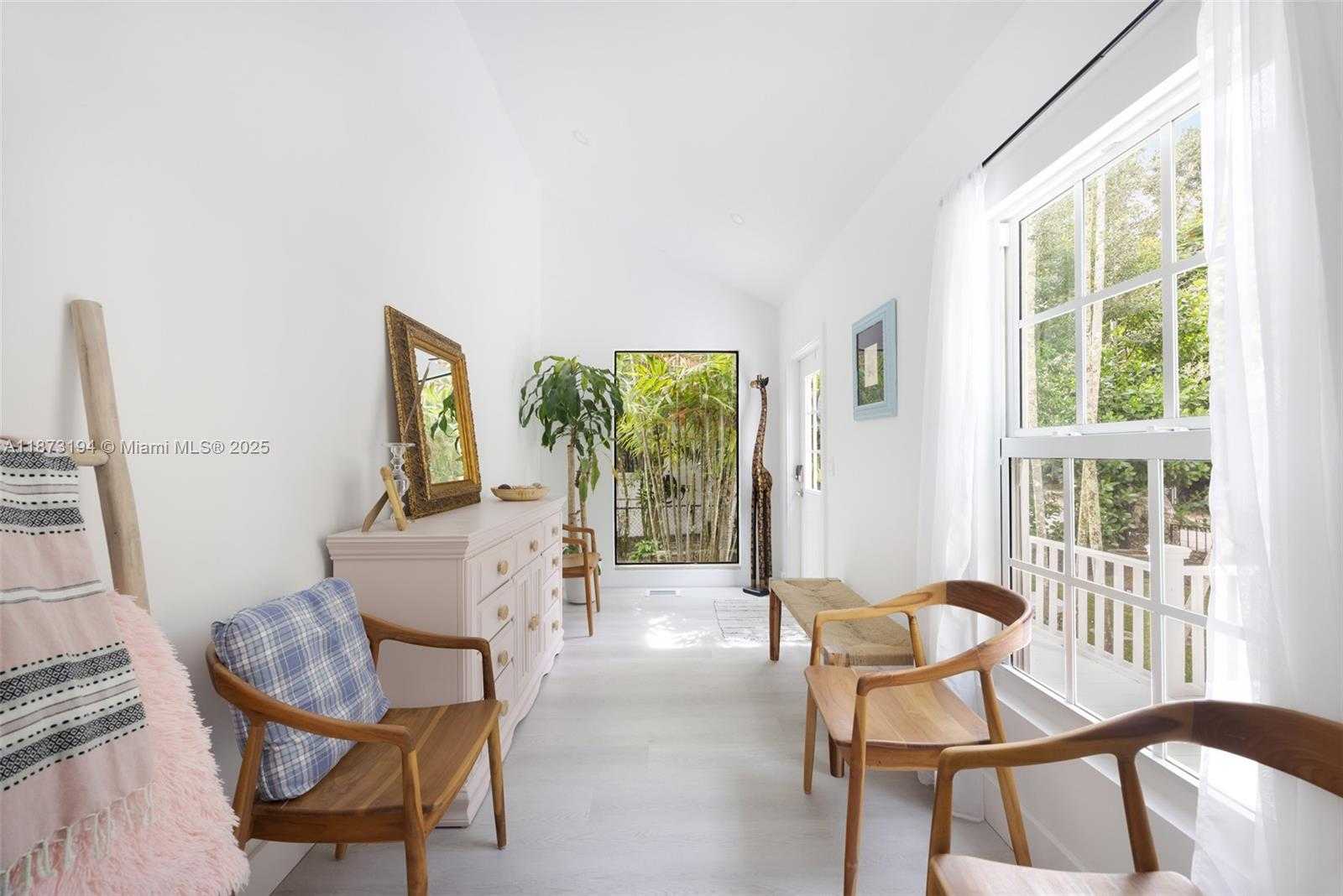 Small Image of 3951 PARK DR, Coconut Grove Number 3