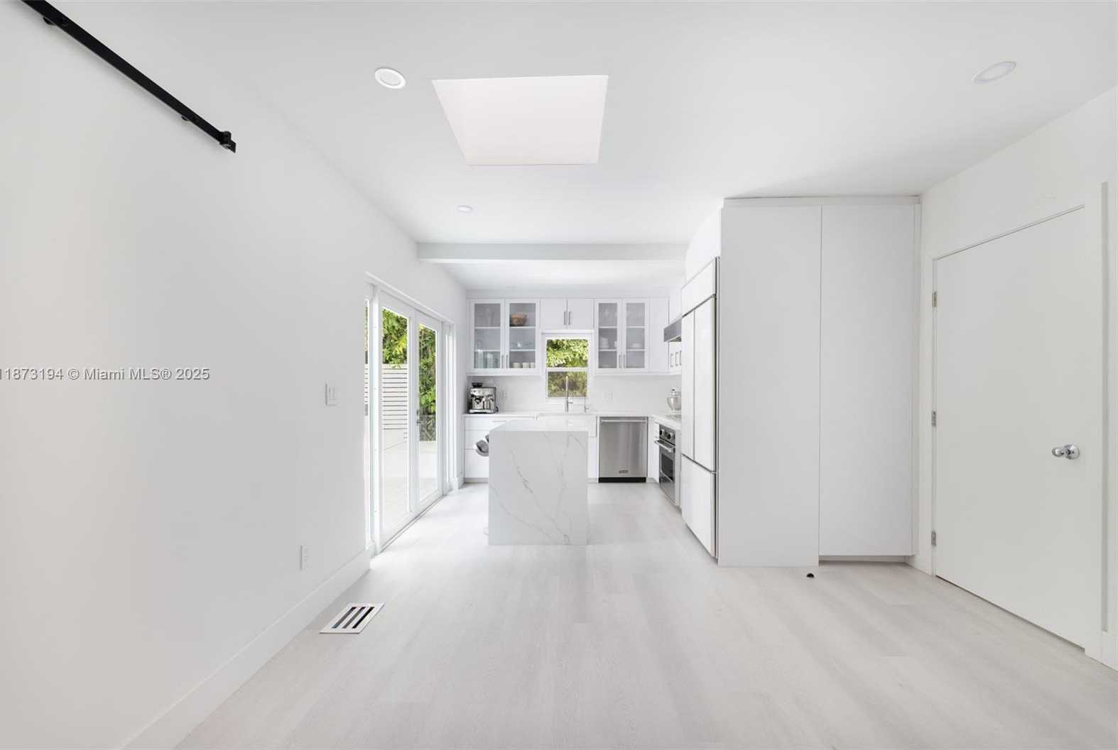 Small Image of 3951 PARK DR, Coconut Grove Number 6