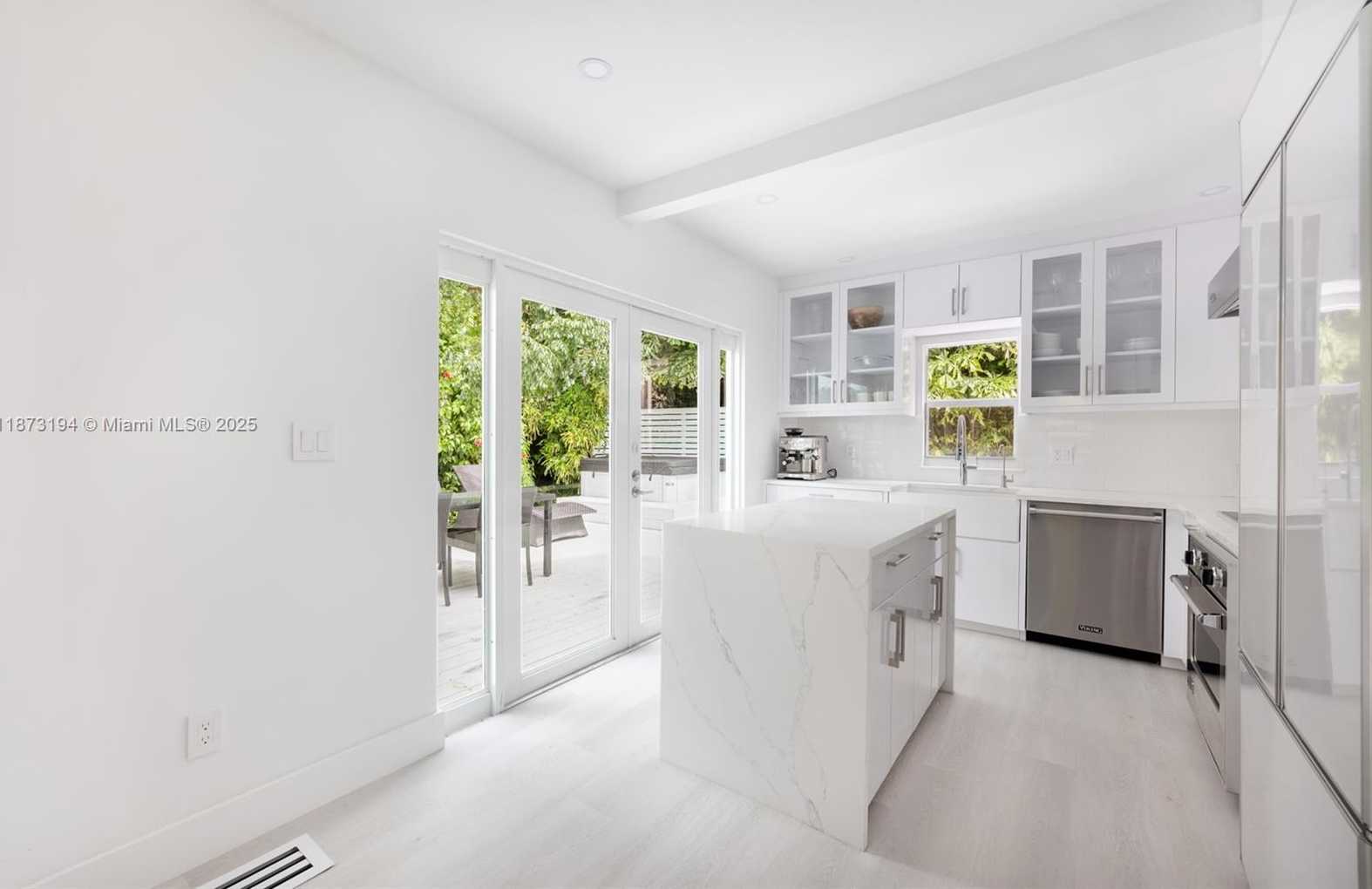 Small Image of 3951 PARK DR, Coconut Grove Number 7