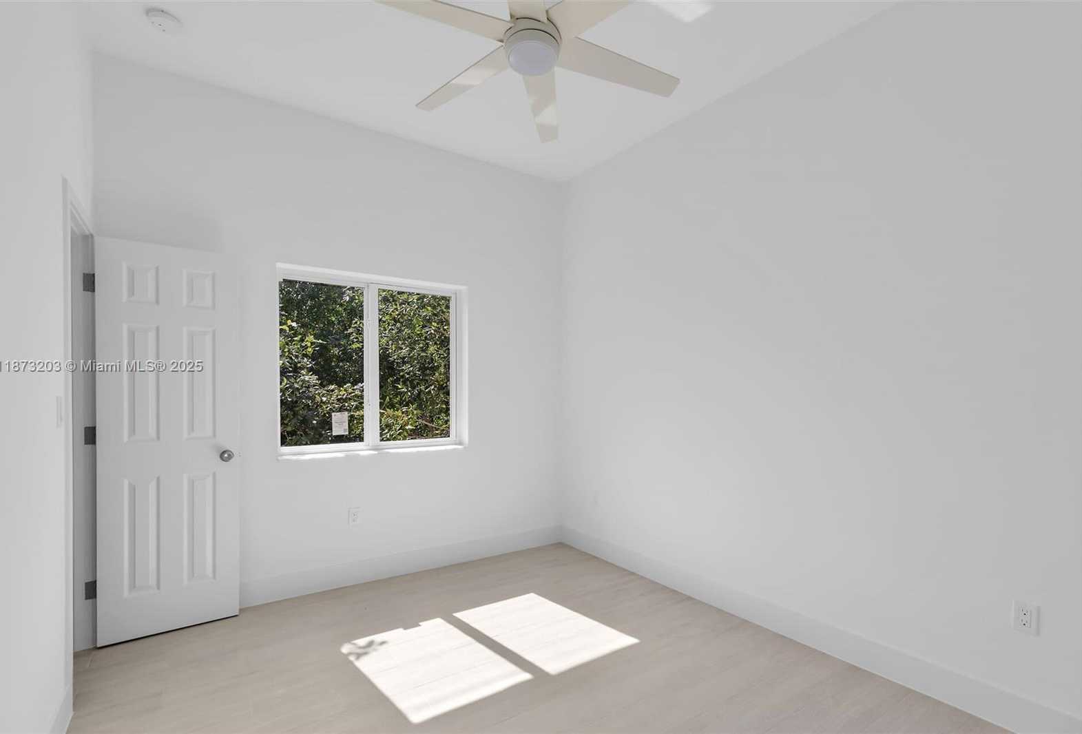 Small Image of Key Largo Number 13