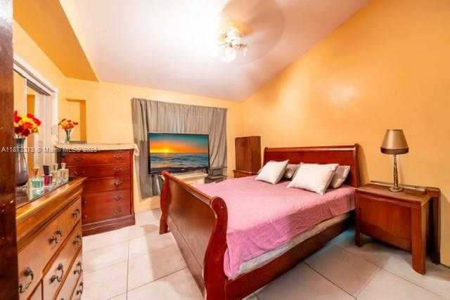Small Image of 365 NORTH WEST 198TH ST, Miami Gardens Number 5