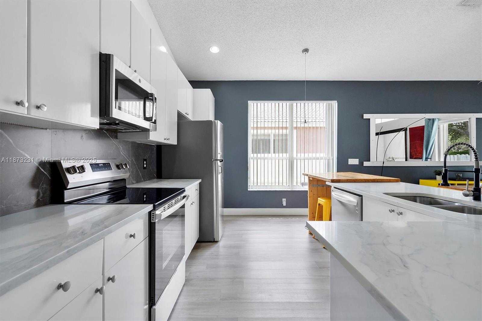Small Image of 1572 NORTH WEST 135TH AVE, Pembroke Pines Number 16