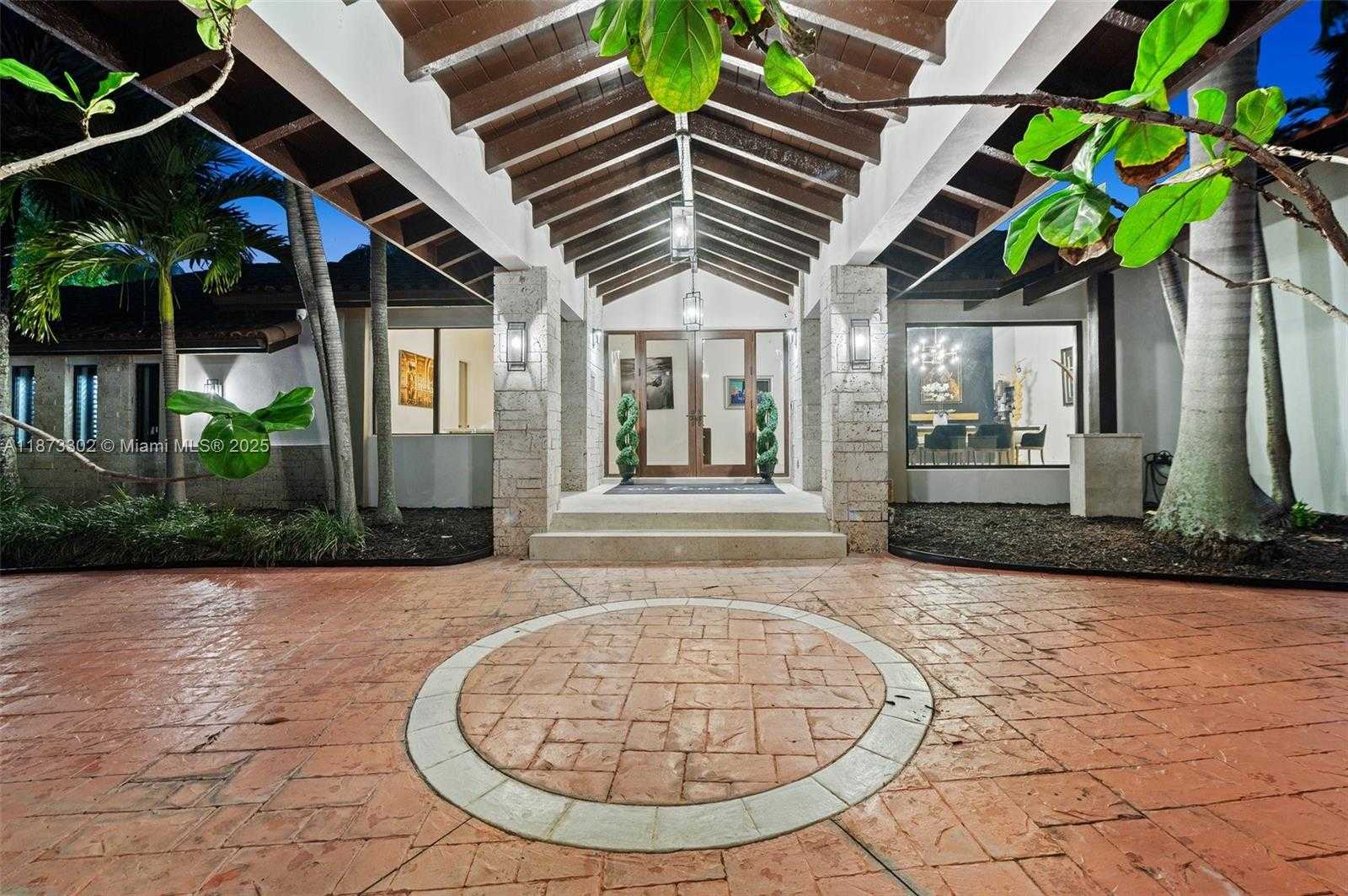 Small Image of 10304 SOUTH WEST 87TH CT, Miami Number 3