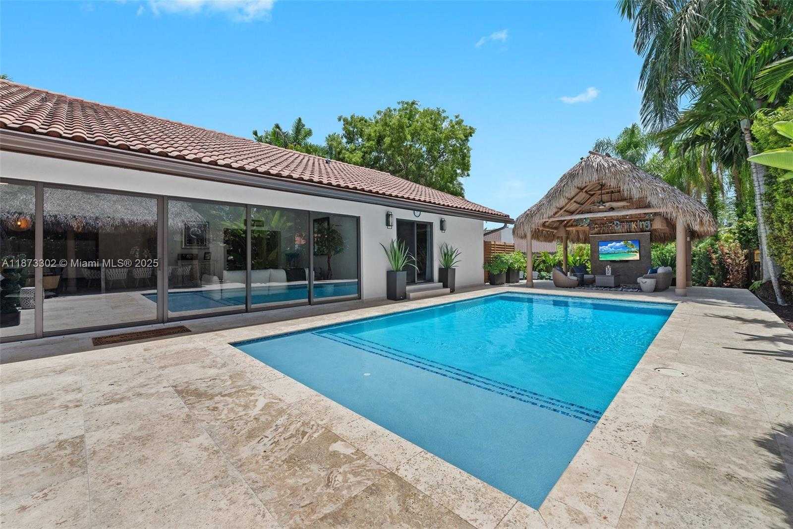 Small Image of 10304 SOUTH WEST 87TH CT, Miami Number 32