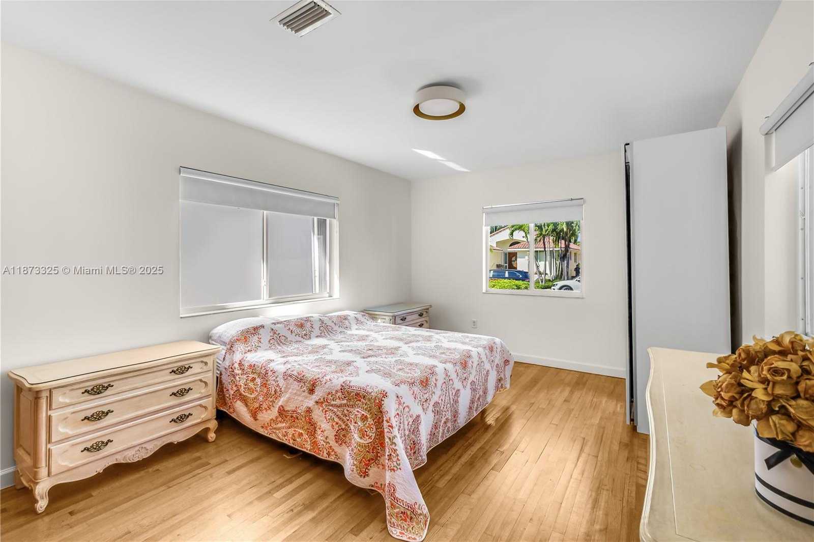 Small Image of 9457 CARLYLE AVE, Surfside Number 17