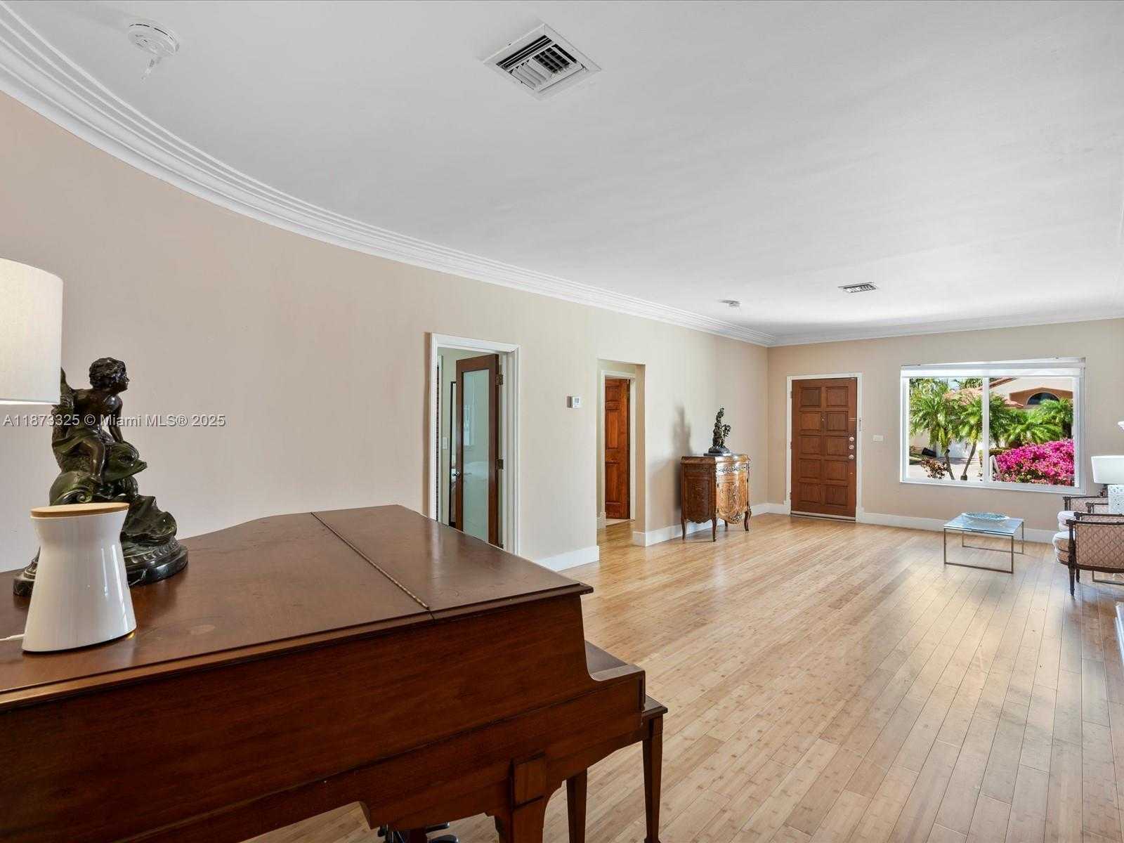 Small Image of 9457 CARLYLE AVE, Surfside Number 5