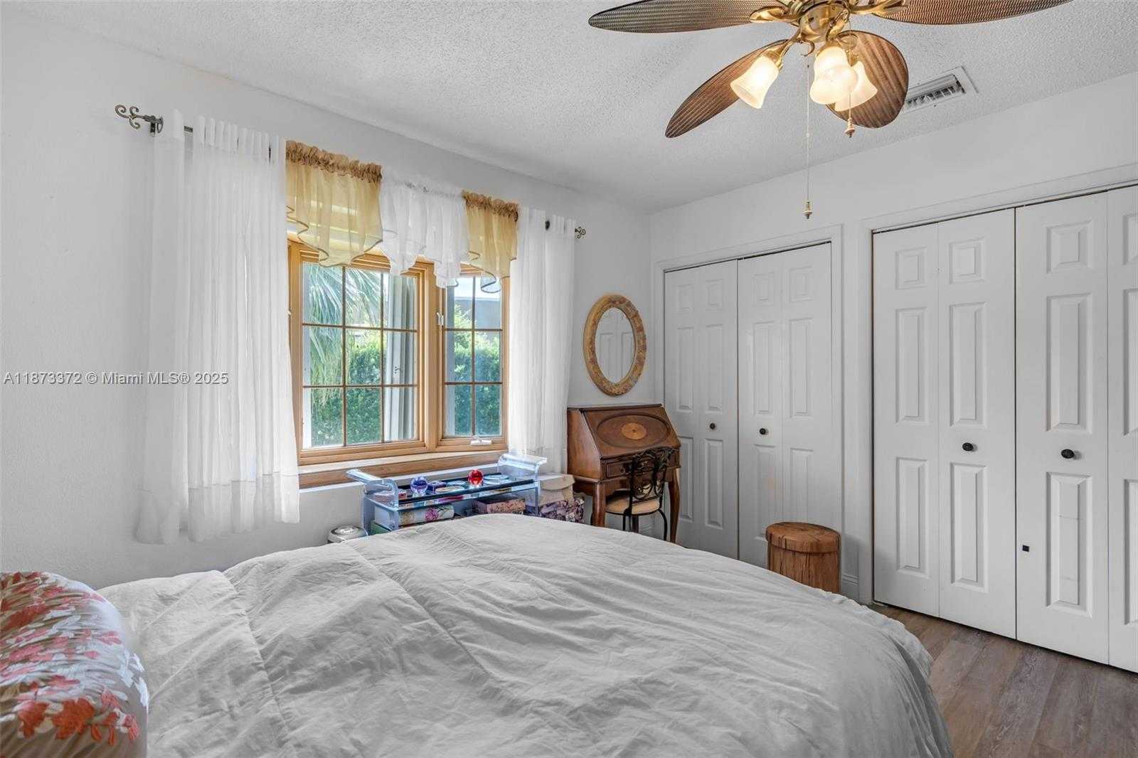 Small Image of 16561 ROYAL POINCIANA DR, Weston Number 17