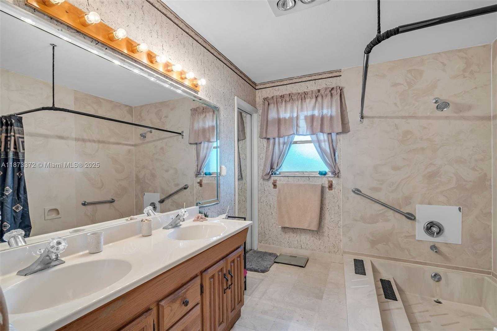 Small Image of 16561 ROYAL POINCIANA DR, Weston Number 21