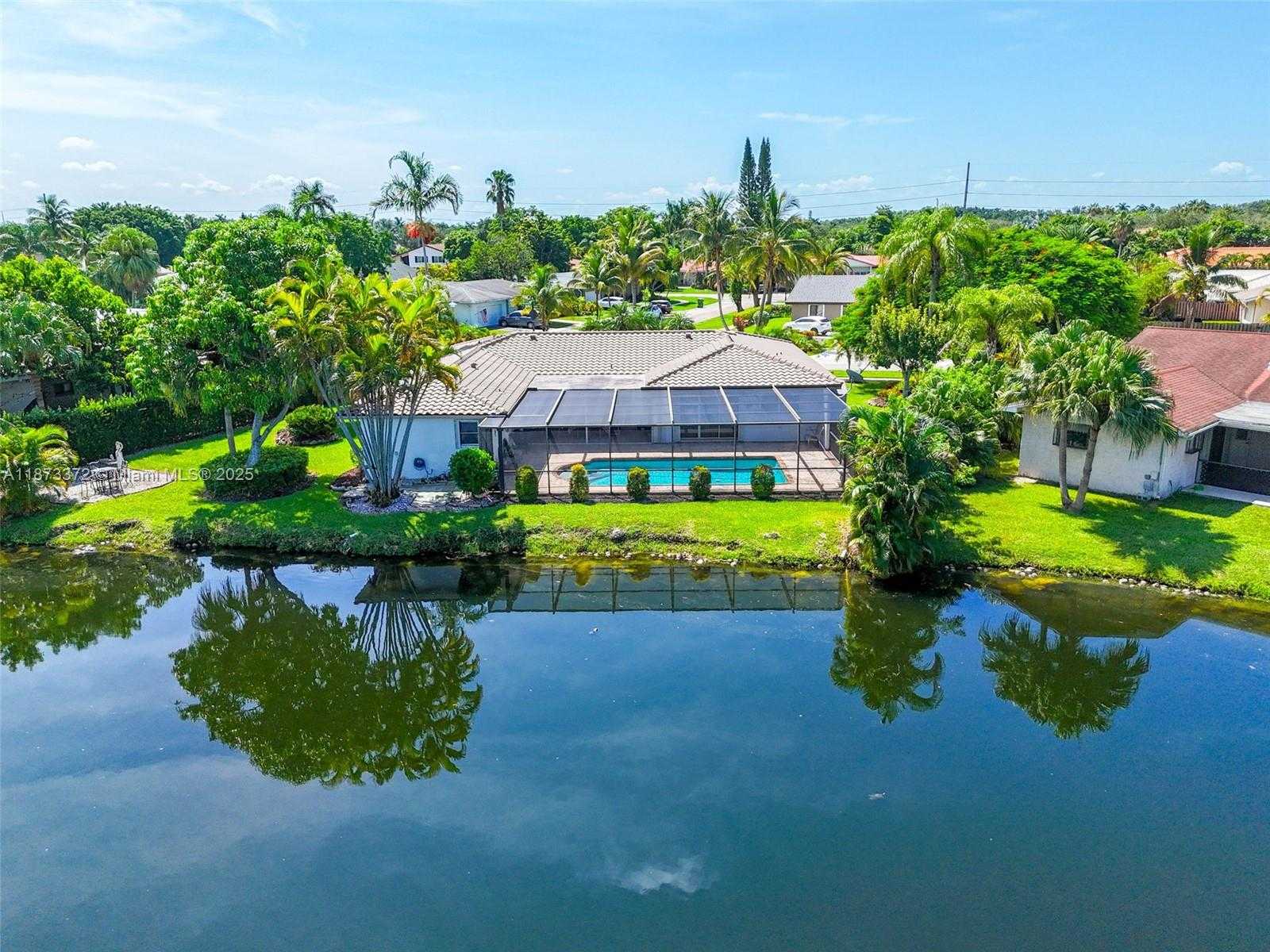 Small Image of 16561 ROYAL POINCIANA DR, Weston Number 46