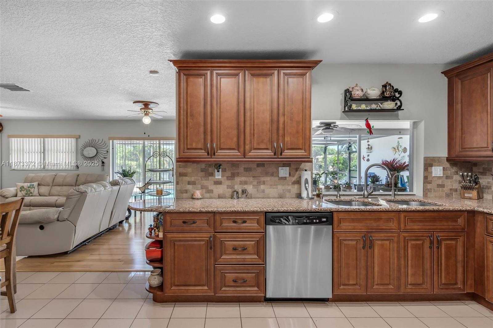Small Image of 16561 ROYAL POINCIANA DR, Weston Number 8