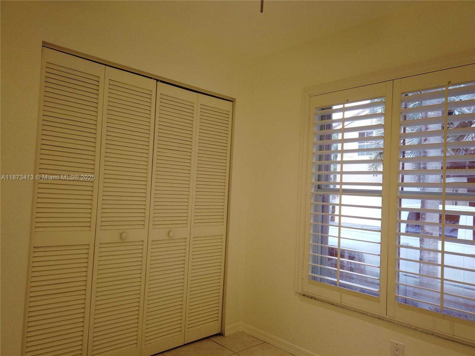 Small Image of 1140 LIDFLOWER ST, Hollywood Number 11